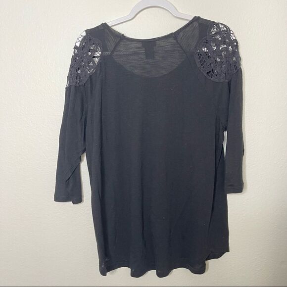 Torrid Black 3/4 Sleeve Lace Shoulder Blouse Size 1X - Picture 2 of 6